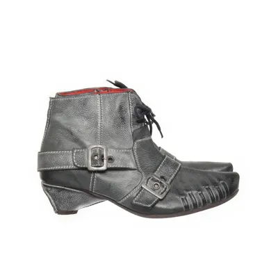 Heeled boots (Gray) from Tiggers