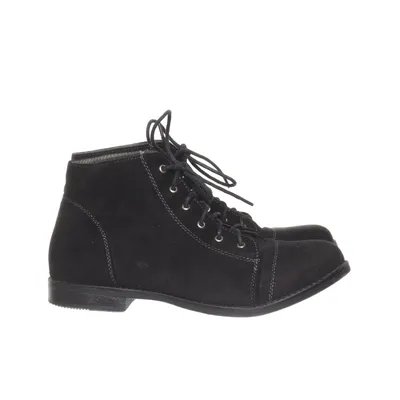 Laced boots (Black) from Clara Barson