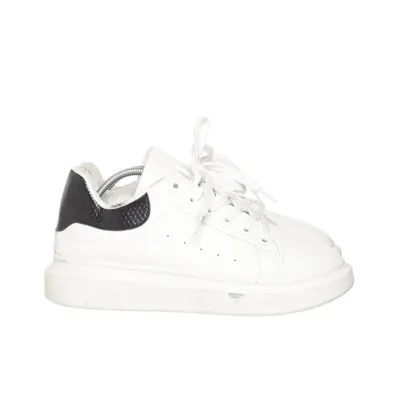 Sneakers (White, Black) from She & In