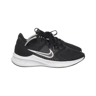 Running shoes (VT2) from Nike