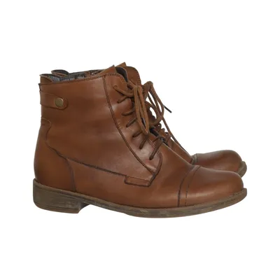 Laced boots (Brown) from Wildflower
