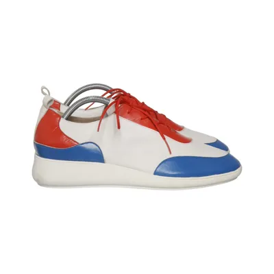 Baskets (Blanc, Bleu, Rouge) de Kiomi Cuir