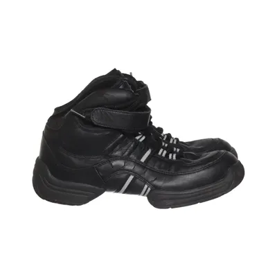 Basketball shoes (Black) from Bleyer
