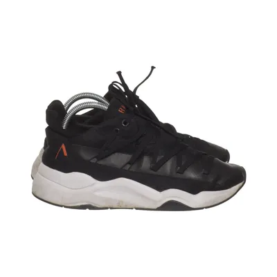 Trainers (Black, White) from Arkk