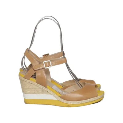 Wedges (Beige, Yellow) from Chicas