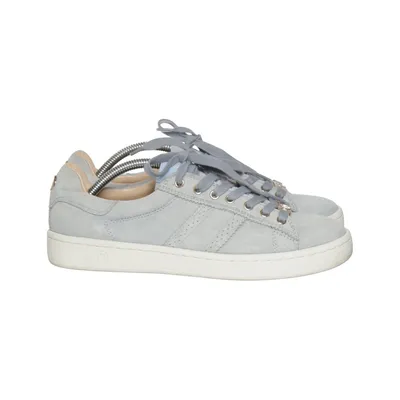 Baskets (Bleu) de Philip Hog