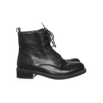 Laced boots (Black) from Ella Cruz