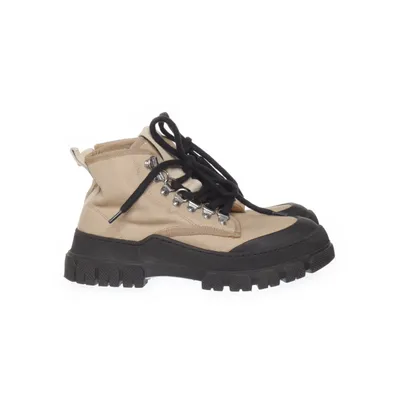 Laced boots (Beige) from Garment Project