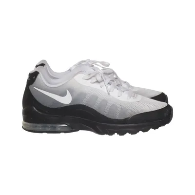 Träningsskor (Air Max Invigor) från Nike