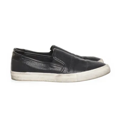 Walking shoes (Black) from Jim Rickey
