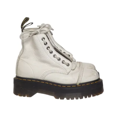 Laced boots (White, Black) from Dr. Martens