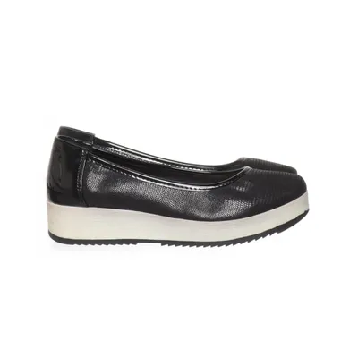 Walking shoes (Black) from Clara Barson