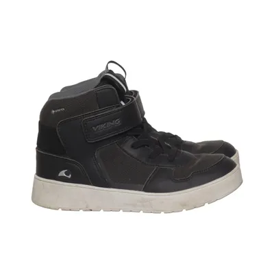 Basketball shoes (Black) from Viking