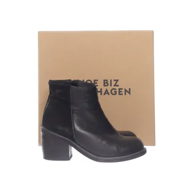 Boots (Svart) från Shoe Biz Copenhagen