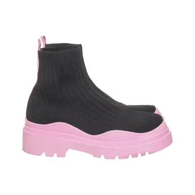 Ankle boots (Black, Pink) from Marquiiz