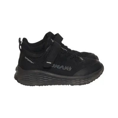 Sneakers (Black) from Okaki
