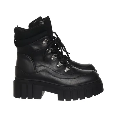 Laced boots (Black) from Even & Odd