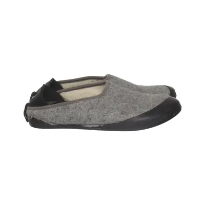 Chaussons (Gris, Noir) de Mahabis