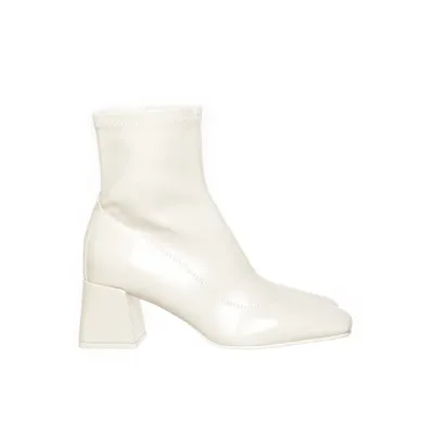 Laarzen met hak (Beige) van Stradivarius