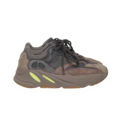 Sneakers (Yeezy Boost 700) from Adidas x Yeezy
