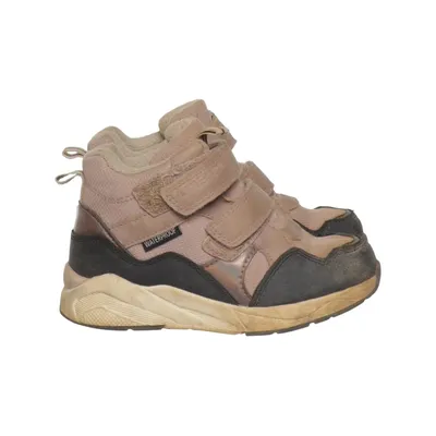 Sneakers (Pink, Black) from Linear of Sweden