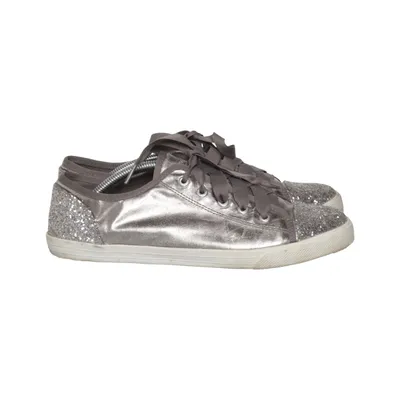 Baskets (Argent) de Carvela by Kurt Geiger