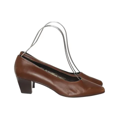 Pumps (Brown) from Caiman Leather
