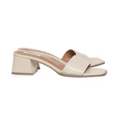 Muiltjes (Beige) van NA-KD