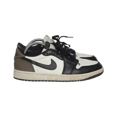Sneakers (Air Jordan 1 Low) från Nike Air Jordan Skinn