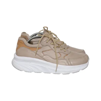 Baskets (Beige, Blanc) de Charlotte of Sweden Cuir