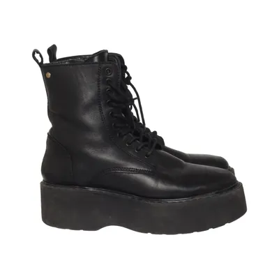 Laced boots (Cecilia) from Agnes Cecilia