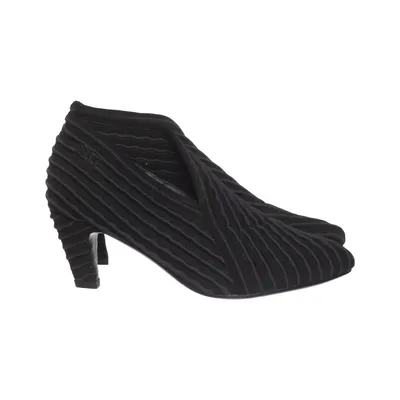 Heeled boots (Black) from United Nude