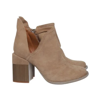 Bottes à talons (Beige) de Bella Paris