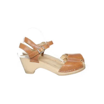 Clogs (Brown) from Maguba