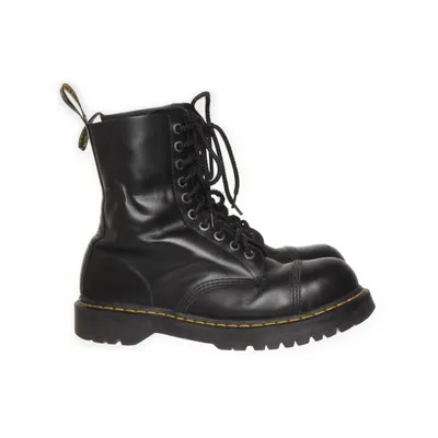 Laced boots (Black) from Dr. Martens