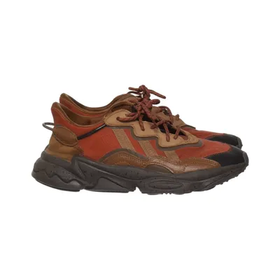 Baskets (Rouge, Marron, Noir) de Adidas