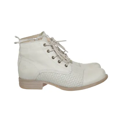Laced boots (Beige) from Rosa Negra