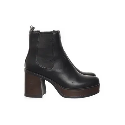 Heeled boots (Black, Brown) from Attitude