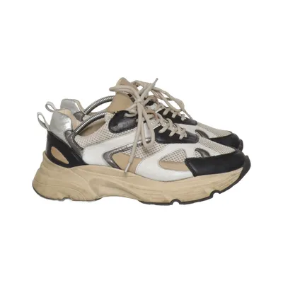 Sneakers (Svart, Vit, Beige) från K.Cobler Skinn