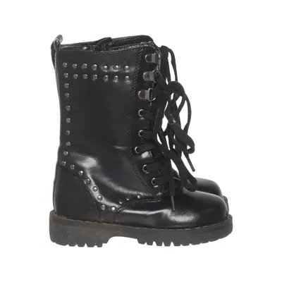 Laced boots (Black) from Wildflower