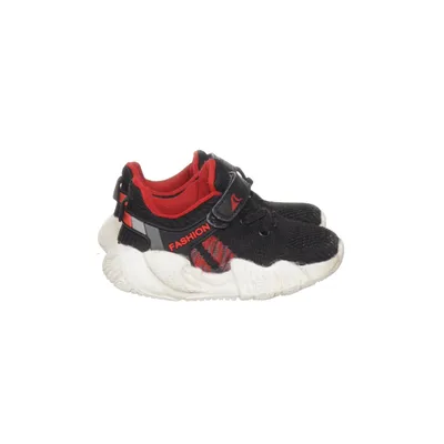 Baskets (Noir, Rouge, Blanc) de Borderline