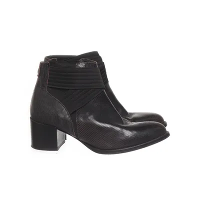 Heeled boots (Black) from Maruti