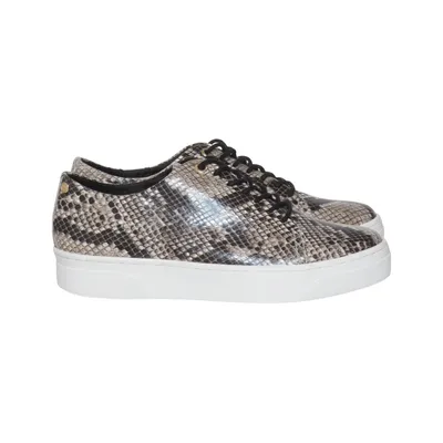 Baskets (Gris, Noir, Blanc) de Agnes Cecilia Cuir