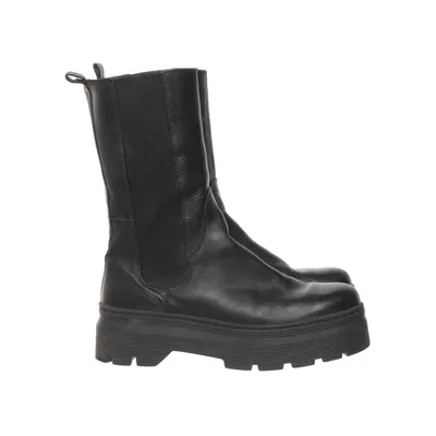 Boots (Black) from Pavement