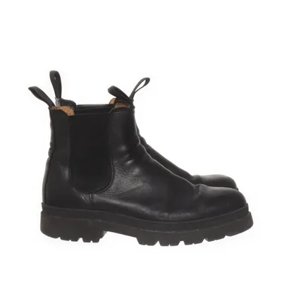 Chelsea boots (Black) from A Day's March