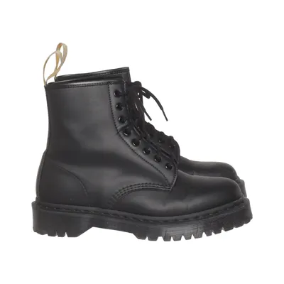 Laced boots (Vegan Jadon II mono) from Dr. Martens