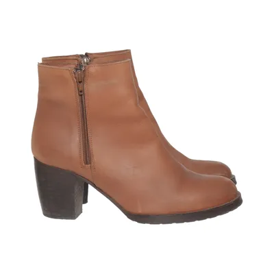 Heeled boots (Brown) from Scorett