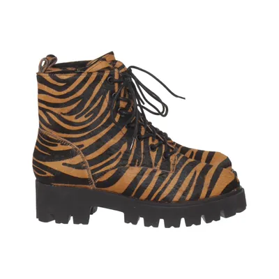 Laced boots (SPM) from SPM