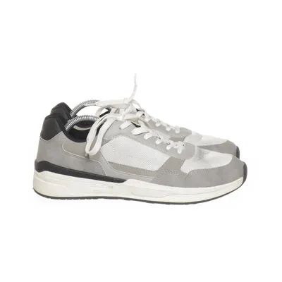 Sneakers (Gray)