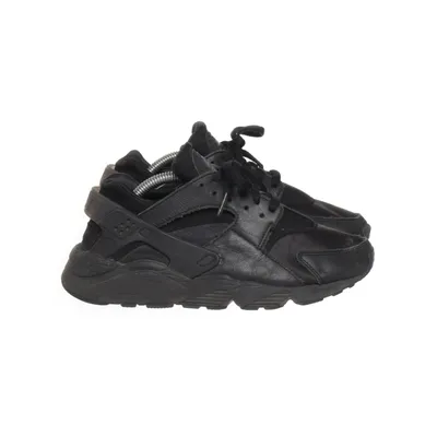 Running shoes (DH4439-001) from Nike